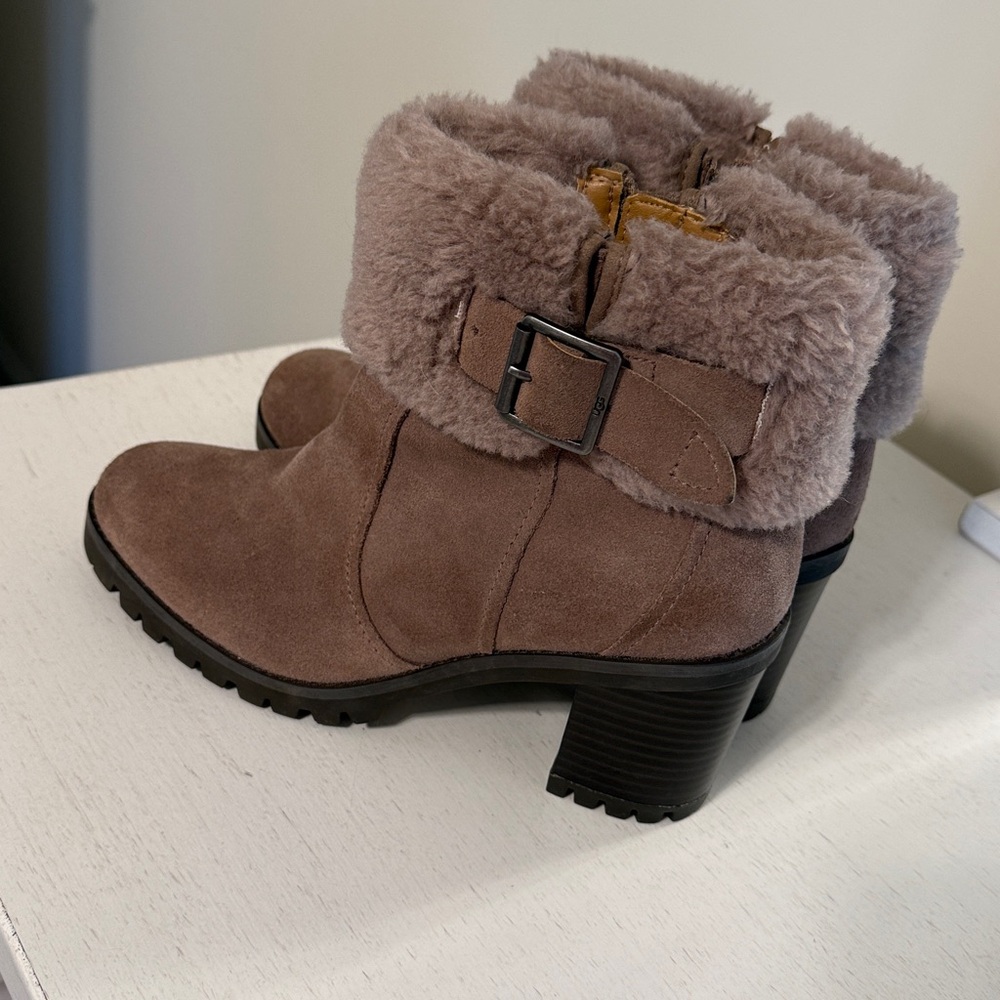 UGG Women’s Elisiana Tan (Taupe) Suede Heeled Boots with Fur Trim / Size 7 / Zip
